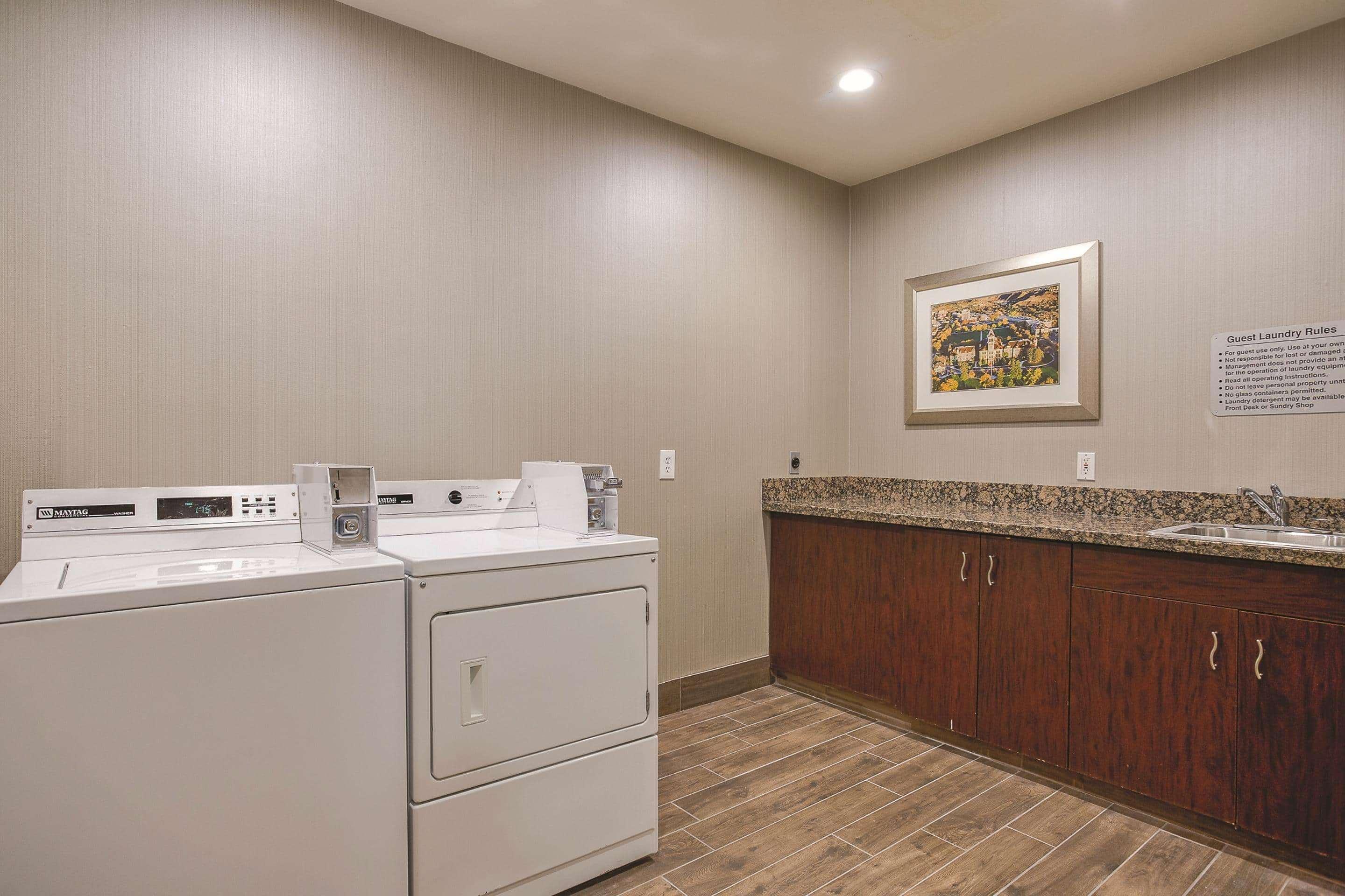 Hotel La Quinta By Wyndham Logan Exteriér fotografie