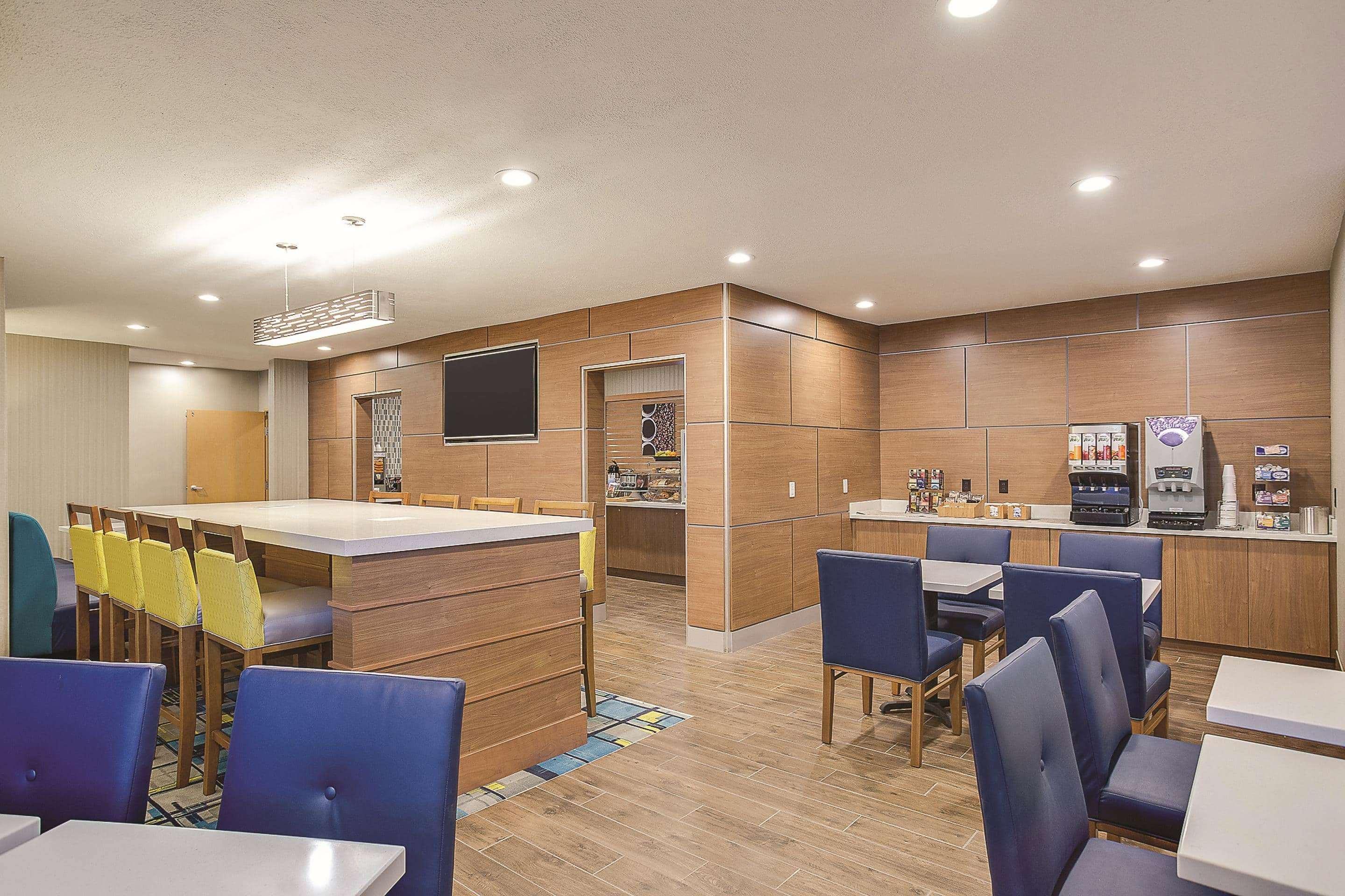 Hotel La Quinta By Wyndham Logan Exteriér fotografie