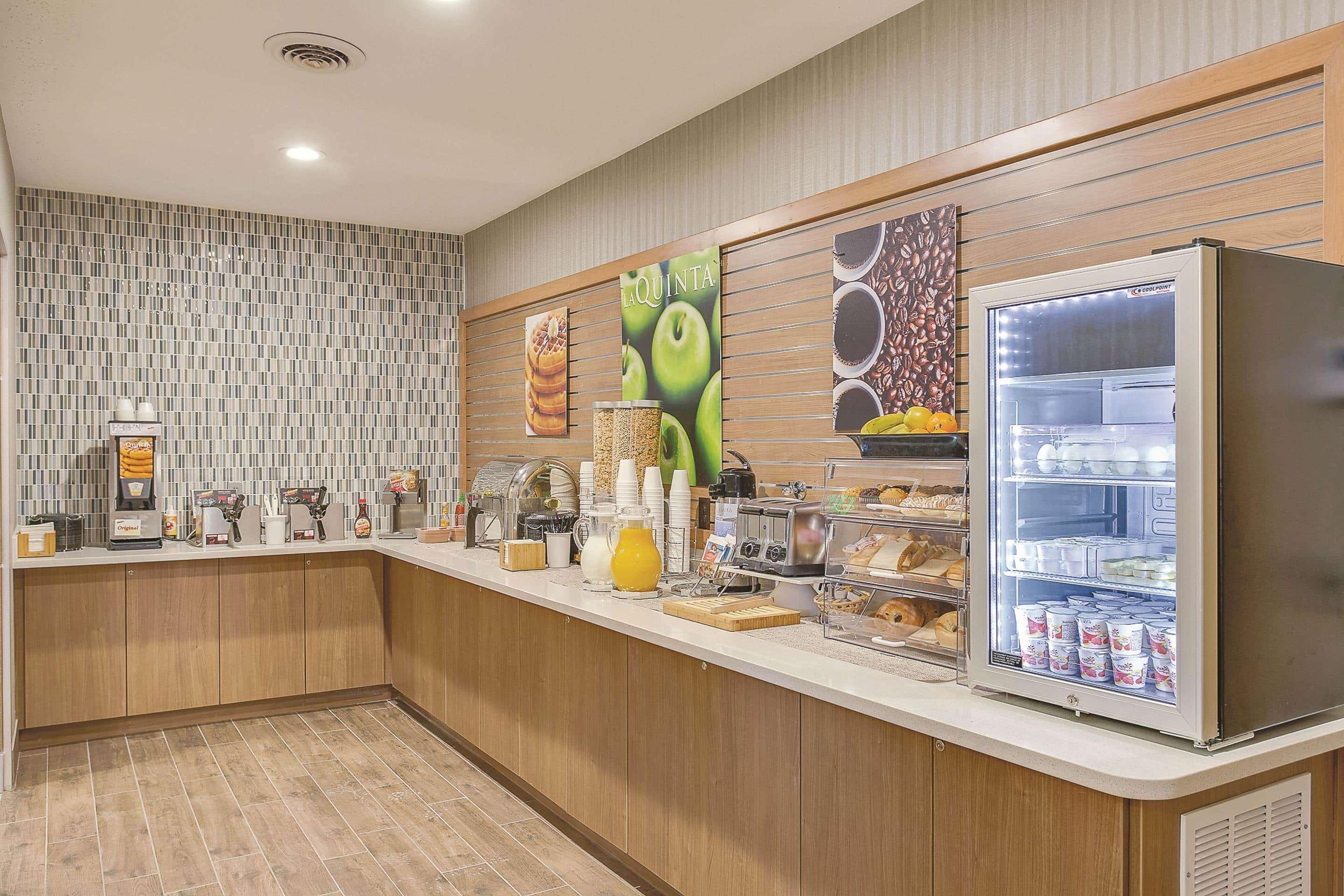 Hotel La Quinta By Wyndham Logan Exteriér fotografie